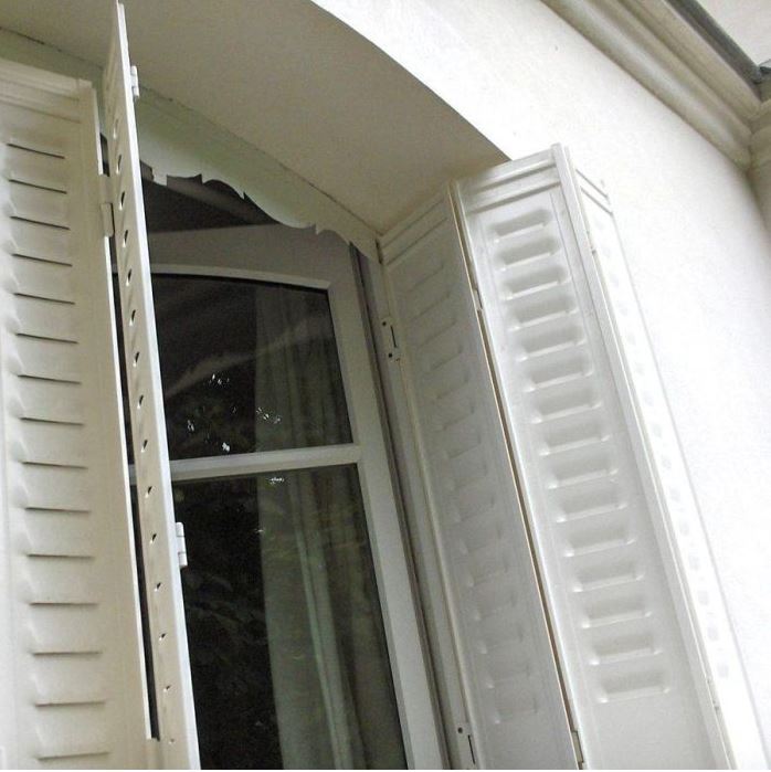 VOLETS PERSIENNES ET JALOUSIES